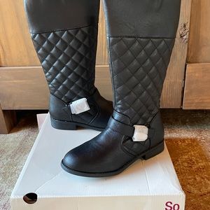 Girls black riding style boots size 3. Never been worn.